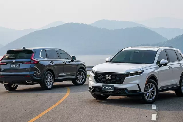 Các phiên bản trang bị động cơ xăng tiếp tục sử dụng động cơ 1.5L TURBO VTEC cho công suất tối đa 190 mã lực tại 6.000 v/ph, và mô-men xoắn cực đại 242 Nm từ 1.700 – 5.000 v/ph. Đi kèm hộp số vô cấp CVT cùng tùy chọn dẫn động FWD hoặc Real-time AWD.