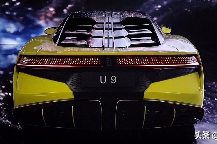 Cung cấp sức mạnh cho siêu xe điện YangWang U9 là 4 động cơ điện, mỗi động cơ sản sinh công suất từ 295 - 322 mã lực và mô-men xoắn cực đại 320-420 Nm. Tổng công suất khối động cơ này tạo ra là hơn 1.100 mã lực. U9 chỉ mất 2 giây để tăng tốc 0-100 km/h.