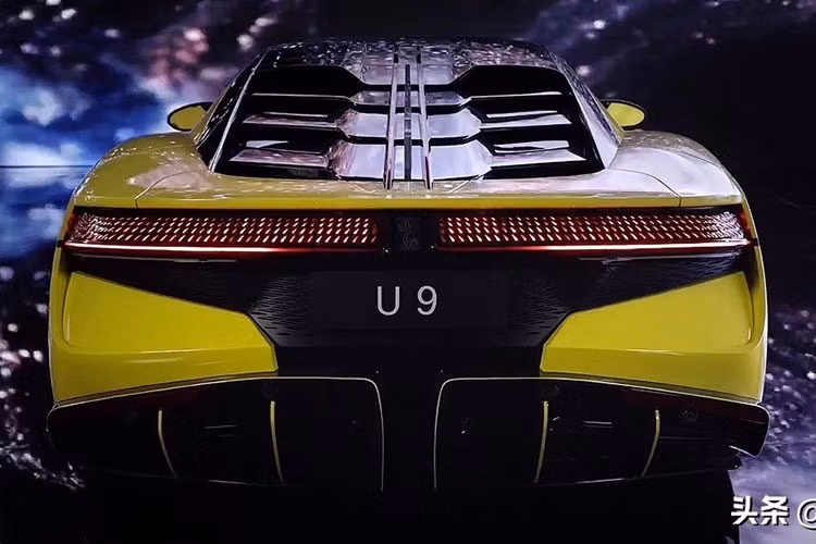 Cung cấp sức mạnh cho siêu xe điện YangWang U9 là 4 động cơ điện, mỗi động cơ sản sinh công suất từ 295 - 322 mã lực và mô-men xoắn cực đại 320-420 Nm. Tổng công suất khối động cơ này tạo ra là hơn 1.100 mã lực. U9 chỉ mất 2 giây để tăng tốc 0-100 km/h.