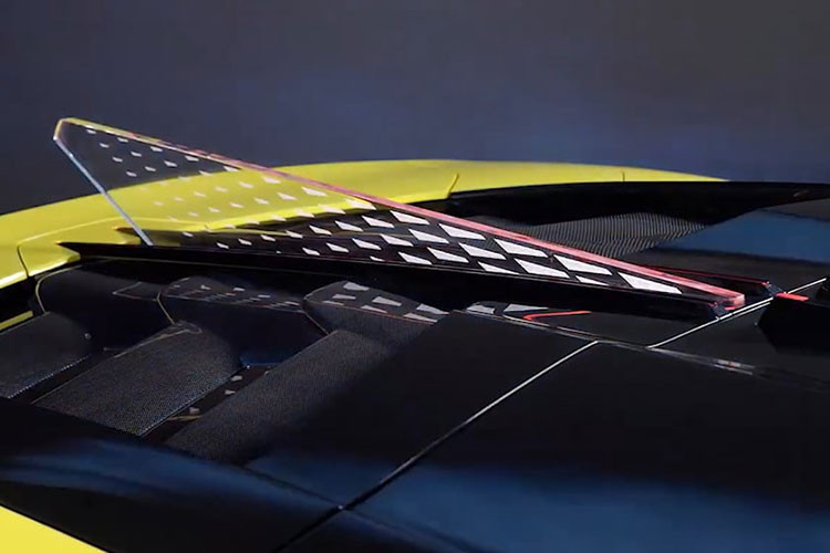 Để có thể chạy 3 bánh tiếp, Yangwang tiếp tục dùng hệ thống treo phía trên để nâng góc trống lên cao, qua đó tránh mài rotor xuống đất. Công nghệ này có thể hỗ trợ đắc lực cho người dùng trong trường hợp xe không may bị nổ lốp hay lỗi mâm.