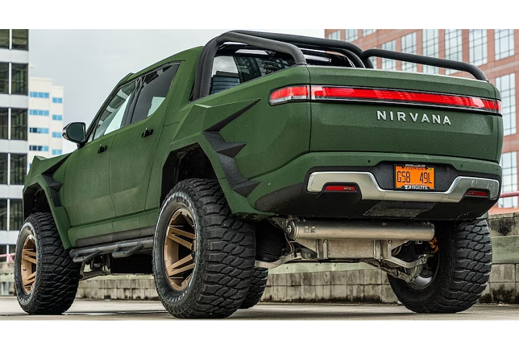 Apocalypse Manufacturing đã tạo ra một phiên bản tùy chỉnh độc đáo của chiếc xe tải điện Rivian R1T, kết hợp sự mạnh mẽ và khả năng chinh phục địa hình với sự tiện nghi và hiệu suất của một chiếc xe tải điện hiện đại.