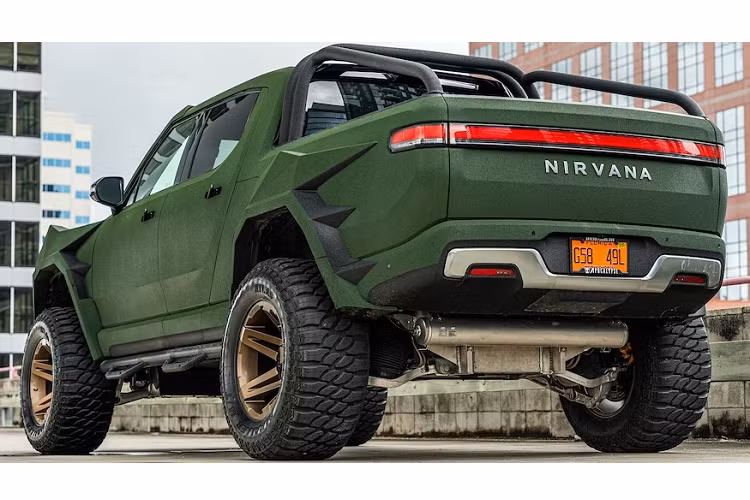 Apocalypse Manufacturing đã tạo ra một phiên bản tùy chỉnh độc đáo của chiếc xe tải điện Rivian R1T, kết hợp sự mạnh mẽ và khả năng chinh phục địa hình với sự tiện nghi và hiệu suất của một chiếc xe tải điện hiện đại.