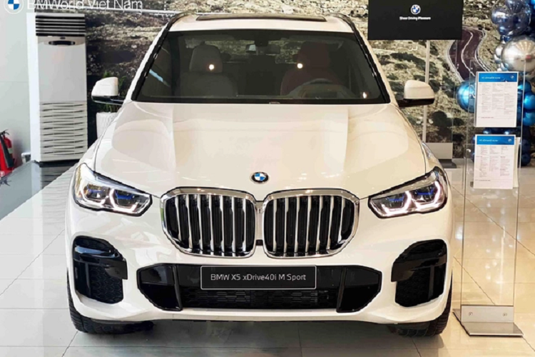 Ngoài ra, BMW X6 được giảm giá 63 triệu đồng, từ 4,899 tỷ đồng xuống 4,836 tỷ đồng. Trong khi đó, các mẫu X4 và X7 vẫn giữ nguyên giá bán.