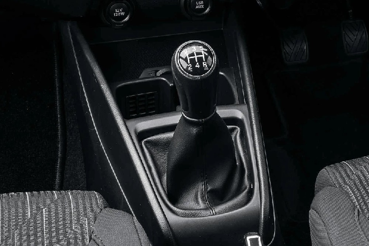 Dù ở phiên bản nào, Toyota Rumion 2023 ở thị trường Nam Phi cũng dùng động cơ xăng 4 xi-lanh, dung tích 1.5L của Suzuki Ertiga. Động cơ này tạo ra công suất tối đa 103 mã lực và mô-men xoắn cực đại 138 Nm. Sức mạnh được truyền tới bánh thông qua hộp số sàn 5 cấp hoặc tự động 4 cấp. Lượng xăng tiêu thụ trung bình của xe là 6,2 lít/100 km.