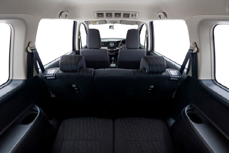 Giá xe Toyota Rumion 2023 tại thị trường Nam Phi dao động từ 296.000 - 380.000 Rand (khoảng 375 - 481 triệu đồng). Xe sẽ bắt đầu có mặt tại các showroom ở Nam Phi vào tháng 8 năm nay.