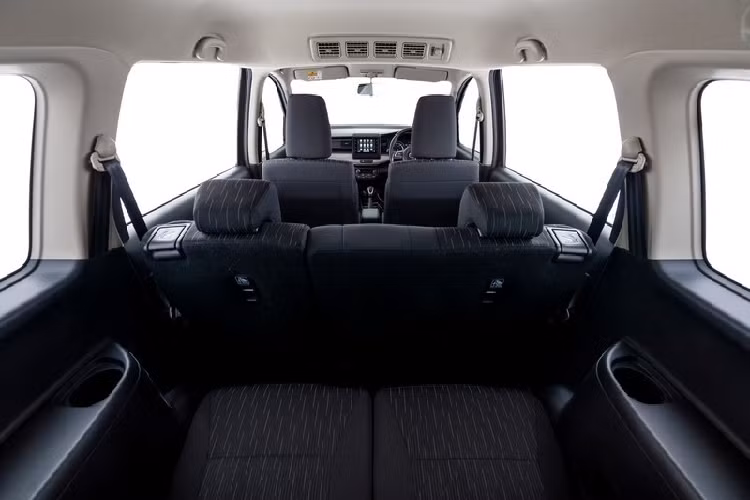 Giá xe Toyota Rumion 2023 tại thị trường Nam Phi dao động từ 296.000 - 380.000 Rand (khoảng 375 - 481 triệu đồng). Xe sẽ bắt đầu có mặt tại các showroom ở Nam Phi vào tháng 8 năm nay.