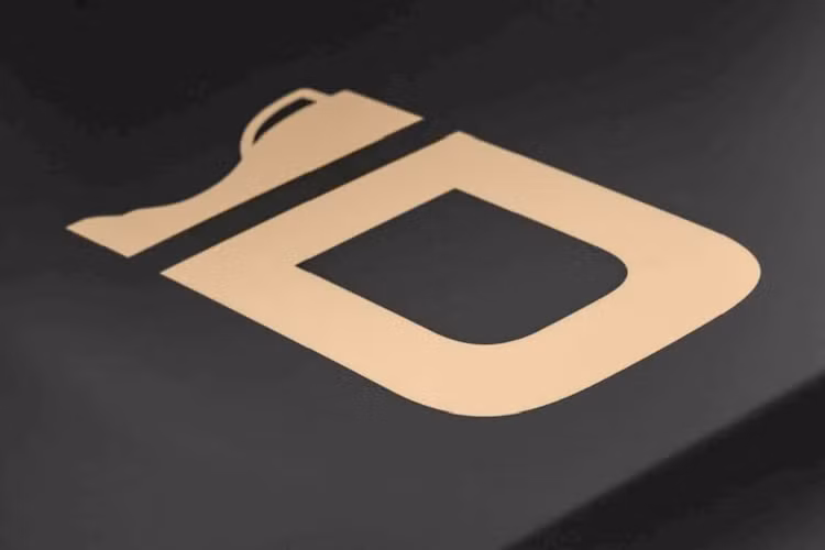 Để làm cho những chiếc Defender Trophy Edition trở nên đặc biệt hơn, Land Rover đã thiết kế riêng một giải đua xe off-road dành riêng cho mẫu SUV này. Theo đó, 90 trên tổng số 230 vị khách sở hữu Defender Trophy Edition sẽ có quyền tham gia vào một cuộc thi mang tên Defender North American Trophy 2023.