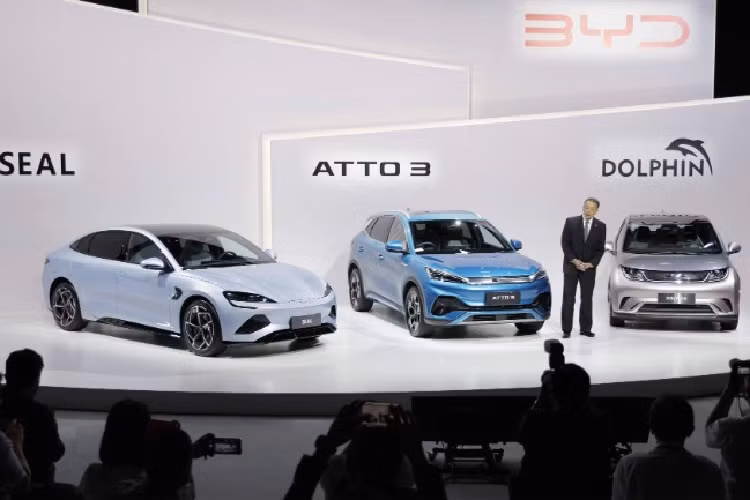 Trước năm 2020, lượng ôtô xuất khẩu của Trung Quốc chỉ đạt khoảng 1 triệu xe/năm. Tuy nhiên, kết thúc năm 2022, con số đã lên đến 3,32 triệu xe, vượt cả Đức và Nhật Bản. Từ tháng 1 - 4/2023, xuất khẩu ôtô Trung Quốc tăng 76% so với cùng kỳ, lên khoảng 1,5 triệu chiếc, vượt qua cả Nhật Bản và Đức để chiếm vị trí đầu tiên trong bảng xếp hạng toàn cầu.