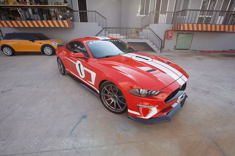 Sau khi ra biển số 14A, chiếc xe độ này đa phần được chủ nhân để trong garage xe của mình ngắm là chủ yếu, đến nay, chiếc xe độ Hennessey Heritage Edition Mustang thứ 2 về Việt Nam đã lên xe cứu hộ để di chuyển từ Quảng Ninh vào Cần Thơ.