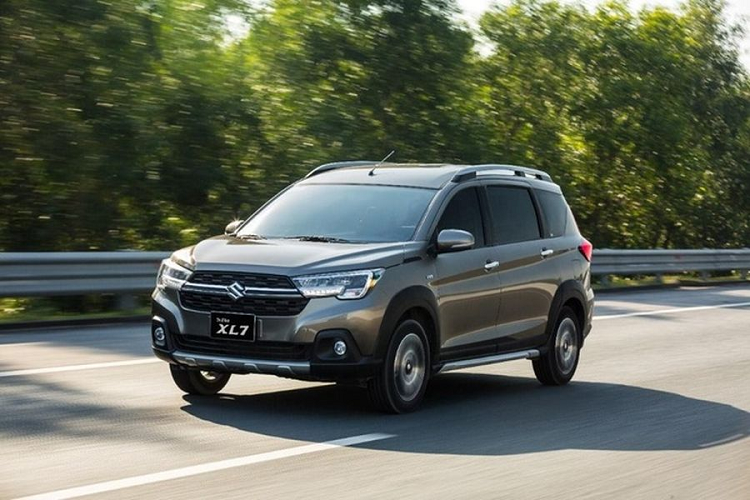 Nhiều khả năng mẫu xe MPV Suzuki XL7 Hybrid 2023 có cấu hình động cơ tương tự Ertiga Hybrid đang bán ở Việt Nam với động cơ xăng K15B 1.5L kết hợp với mô tơ điện, sản sinh công suất 103 mã lực và mô-men xoắn 138 Nm, đi kèm với một máy phát điện tích hợp khởi động (ISG) và bộ pin lithium-ion.