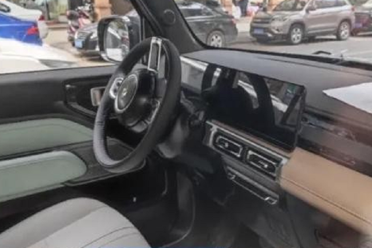 Dự kiến xe Baojun Yep sẽ ra mắt chính thức tại triển lãm ô tô Thượng Hải vào tháng sau, lúc này, giá bán cũng như các thông số chi tiết hơn về xe sẽ được tiết lộ. Tuy nhiên, với 1 số thông tin ban đầu từ Baojun, mẫu xe điện Yueye của họ có kích thước bao gồm chiều dài 3.381 mm, rộng 1.685 mm và cao 1.721 mm. Chiều dài cơ sở cửa xe là 2.110 mm.