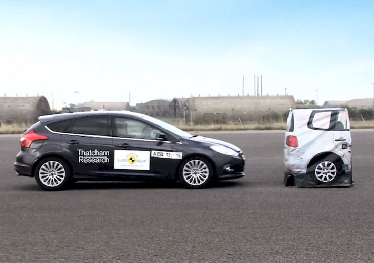 Phanh tu dong khan cap se la trang bi bat buoc tren oto moi