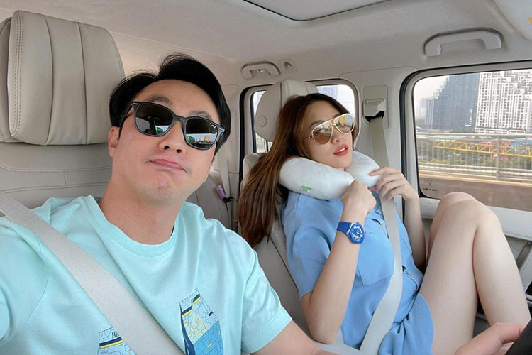 Tại thời điểm Cường Đô la tậu chiếc SUV hạng sang Mercedes-AMG G63 này để tặng cho Đàm Thu Trang, đơn vị phân phối chính hãng công bố giá bán là 10,95 tỷ đồng, chưa bao gồm các tùy chọn thêm cũng như là chi phí lăn bánh.