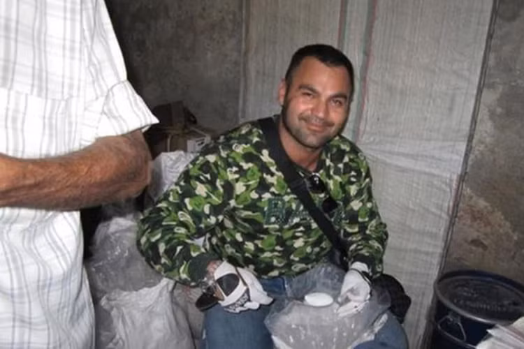 Theo Daily Telegraph, những chiếc xe này từng thuộc về một trùm buôn ma túy tên là Hakan Ayik. Ayik là thủ lĩnh của băng đảng Comanchero Motorcycle và có khối tài sản ước tính khoảng 1 tỷ USD. Tên này cùng với 36 đối tượng khác đã bị bắt ở Istanbul vào tháng trước.