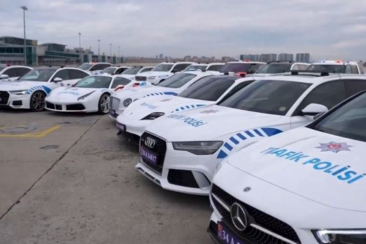 Danh sách này bao gồm những chiếc coupe hạng sang như Bentley Continental GT hay Porsche Taycan cho đến các mẫu xe thể thao như Ferrari 458, Volkswagen Golf R và cả những mẫu SUV sang trọng như Range Rover Sport và Mercedes-Benz GLS. Toàn bộ những chiếc xe này sẽ được lắp đặt các thiết bị đặc biệt là trở thành xe cảnh sát.