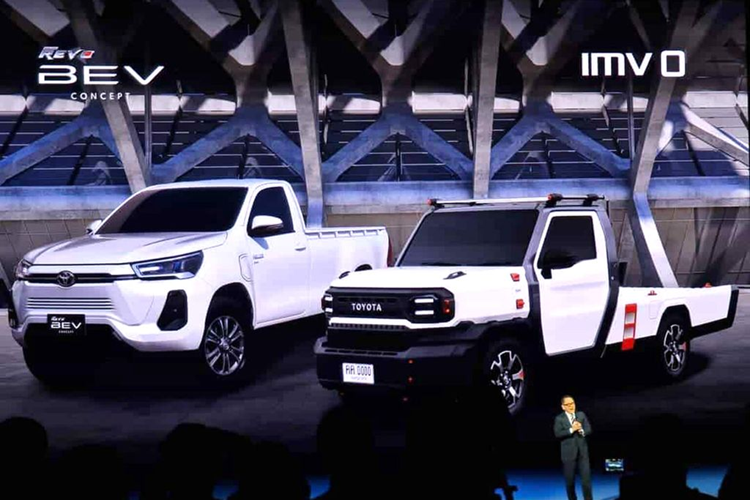 Mục tiêu Toyota hướng đến khi phát triển Hilux Champ là một mẫu xe bán tải cỡ nhỏ, đa dụng. Do đó, kích thước thân xe của Champ nhỏ hơn Hilux REVO nhưng lại linh hoạt hơn, nó giống như một chiếc xe bán tải đồ chơi LEGO.