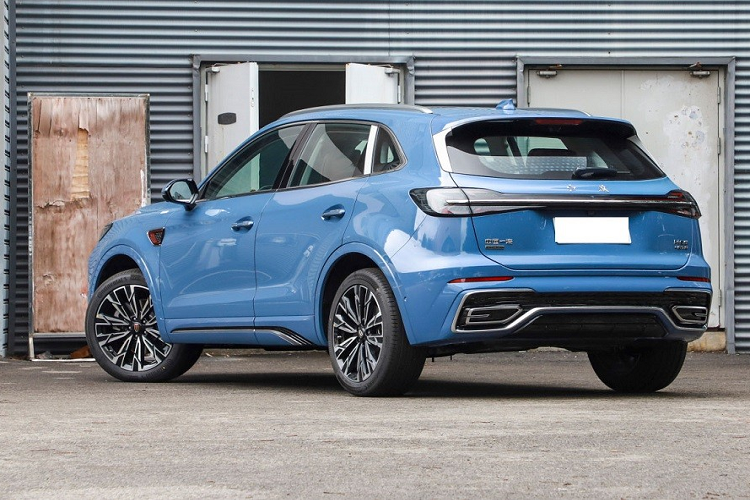 Sức mạnh động cơ cho phép xe tăng tốc từ 0-100 km/h trong 7,6 giây và tiêu thụ lượng xăng trung bình 7,34 lít/100 km. Khi có mặt trên thị trường Trung Quốc, Hồng Kỳ HS5 2024 sẽ là đối thủ của Hyundai SantaFe và Toyota Highlander.