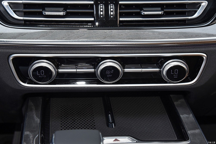 Nguồn cung cấp sức mạnh cho mẫu SUV hạng trung này là động cơ xăng 4 xi-lanh, tăng áp, dung tích 2.0L với công suất tối đa 251 mã lực và mô-men xoắn cực đại 380 Nm.