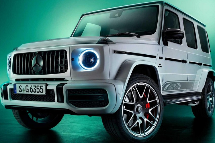 Theo thông tin vừa được các đại lý tiết lộ, Mercedes-AMG G63 Edition 55 chính hãng sẽ sẵn sàng giao xe cho khách Việt trong tháng 2/2023 với mức giá từ 12,6 tỷ đồng. Trước đó, các đại lý cho biết sẽ chỉ có khoảng 10 chiếc Mercedes-AMG G63 Edition 55 được bán chính hãng tại Việt Nam.