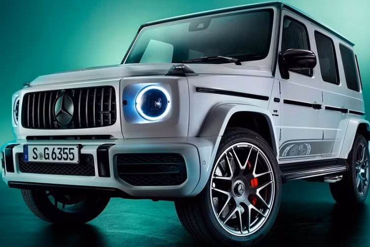 Theo thông tin vừa được các đại lý tiết lộ, Mercedes-AMG G63 Edition 55 chính hãng sẽ sẵn sàng giao xe cho khách Việt trong tháng 2/2023 với mức giá từ 12,6 tỷ đồng. Trước đó, các đại lý cho biết sẽ chỉ có khoảng 10 chiếc Mercedes-AMG G63 Edition 55 được bán chính hãng tại Việt Nam.