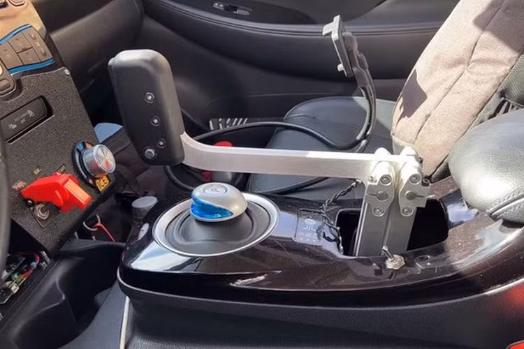 Nissan Leaf chay dien do dong co sieu moto Kawasaki Ninja ZX-10R-Hinh-2