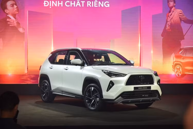 Ngoài ra, mẫu CUV Nhật Bản cũng được cung cấp hệ thống đa phương tiện Toyota Smart Connect, hỗ trợ cập nhật qua mạng và kết nối không dây Android Auto và Apple CarPlay.