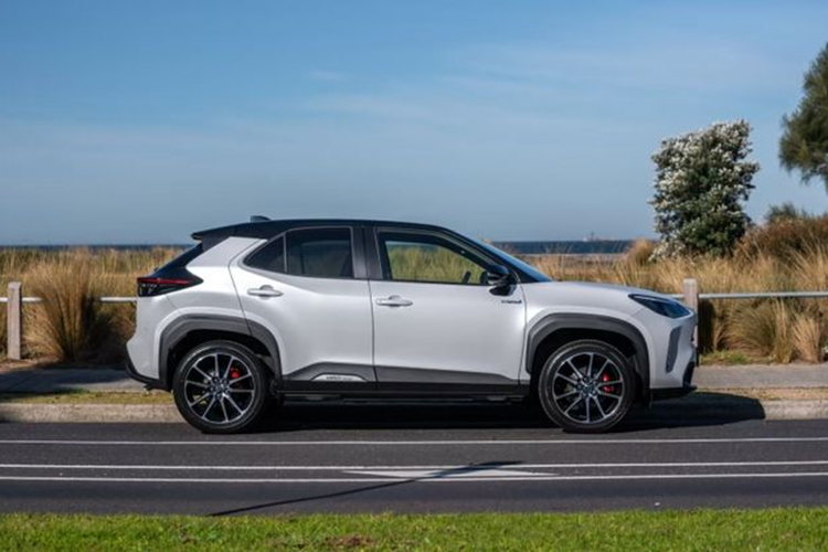 Như vậy, Yaris Cross sẽ là mẫu xe thứ 3 của Toyota (không tính Prius) chuyển sang hệ truyền động thuần hybrid, sau C-HR và Camry thế hệ mới. Theo thống kê, trong năm 2022, cứ 4 chiếc Yaris Cross được bán ra trên thị trường thì có tới 3 chiếc là xe hybrid, tương đương với tỷ lệ 75%.