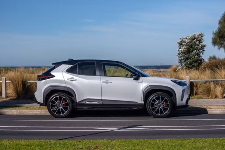 Như vậy, Yaris Cross sẽ là mẫu xe thứ 3 của Toyota (không tính Prius) chuyển sang hệ truyền động thuần hybrid, sau C-HR và Camry thế hệ mới. Theo thống kê, trong năm 2022, cứ 4 chiếc Yaris Cross được bán ra trên thị trường thì có tới 3 chiếc là xe hybrid, tương đương với tỷ lệ 75%.