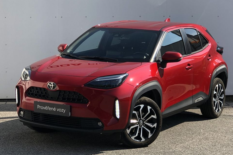 Tại Việt Nam, Toyota Yaris Cross vừa ra mắt hồi tháng 9/2023. Trong tháng 11 vừa qua, mẫu xe này đạt doanh số 1.092 chiếc, đứng thứ hai toàn phân khúc, xếp sau Hyundai Creta với 1.218 xe.