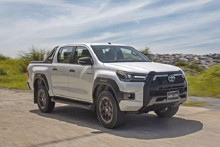 Ngoài việc thay đổi giá bán, thiết kế của Toyota Hilux 2023 tại Việt Nam không có sự thay đổi so với phiên bản cũ. Khách hàng mua Hilux 2023 mới sẽ có 6 tùy chọn màu sơn.