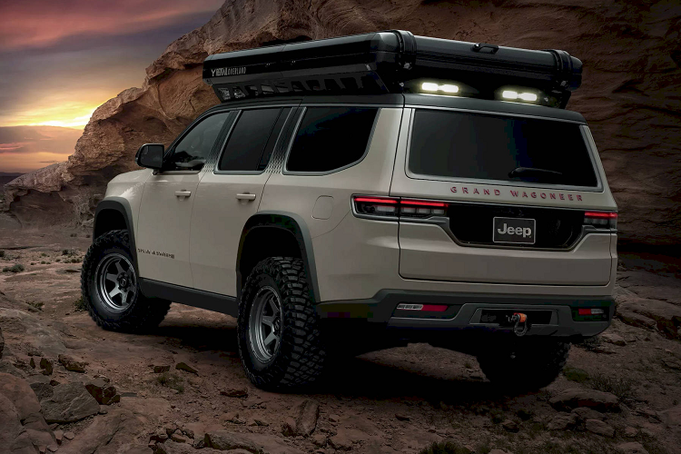 Xe vận hành bằng động cơ Hurricane 3.0L tăng áp kép có công suất 510 mã lực (380 kW) và mô-men xoắn 678 Nm, không có gì thay đổi so với Grand Wagoneer nguyên bản.