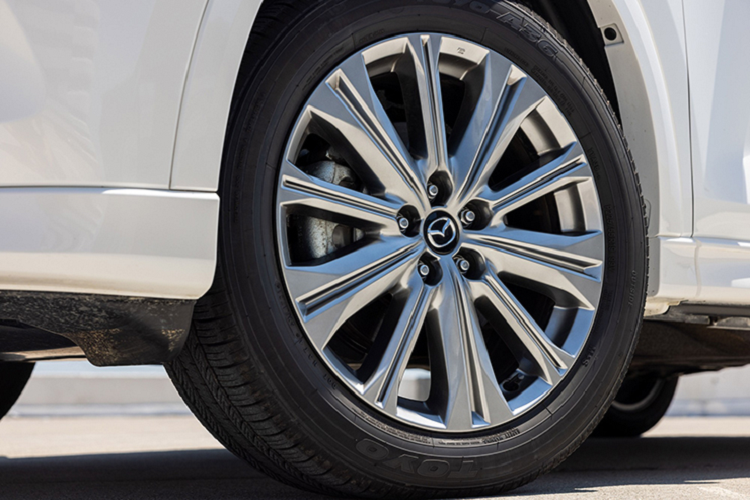 Phiên bản Mazda CX-5 2023 dự kiến vẫn trang bị đầy đủ gói an toàn chủ động i-Activsense bao gồm: Cảnh bảo điểm mù (BSM) và cảnh báo phương tiện cắt ngang phía sau (RCTA); Hỗ trợ phanh thông minh trong phố (SCBS) – Tiến &amp; Lùi...