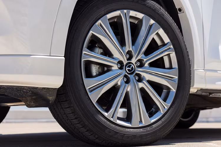 Phiên bản Mazda CX-5 2023 dự kiến vẫn trang bị đầy đủ gói an toàn chủ động i-Activsense bao gồm: Cảnh bảo điểm mù (BSM) và cảnh báo phương tiện cắt ngang phía sau (RCTA); Hỗ trợ phanh thông minh trong phố (SCBS) – Tiến &amp; Lùi...