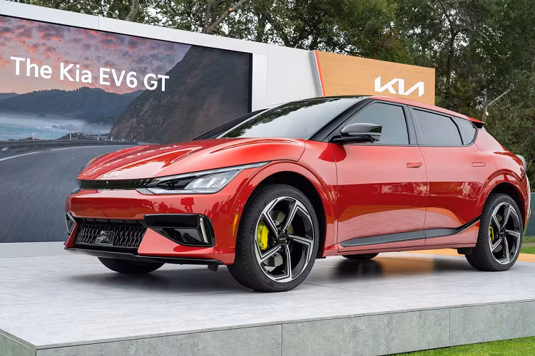 Nói về một chiếc xe điện, người ta quan tâm không chỉ sức mạnh mà còn đến phạm vi hoạt động của xe và khả năng sạc nhanh ra sao. Và ở vế 2, quãng đường di chuyển là điểm yếu lớn nhất của Kia, từng được ghi nhận trên các mẫu xe khác.