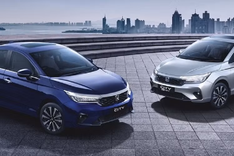 Phiên bản này sẽ kết hợp với hộp số sàn 6 cấp hoặc hộp số biến thiên vô cấp CVT. Theo công bố của nhà sản xuất, động cơ này sẽ tiêu thụ lượng xăng trung bình 18,4 km/lít (khoảng 5,4 lít/100 km) khi đi với hộp số CVT và 17,8 km/lít (5,6 lít/100 km) nếu kết hợp cùng hộp số sàn 6 cấp.