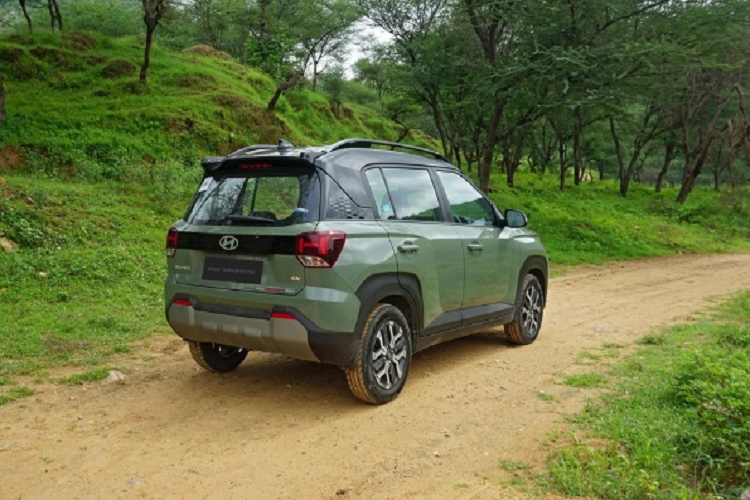 Tùy chọn thứ hai là động cơ chạy bằng khí nén thiên nhiên CNG với công suất tối đa 69 mã lực và mô-men xoắn cực đại 95,2 Nm, đi kèm hộp số sàn 5 cấp. Khi về Việt Nam, nhiều khả năng tùy chọn động cơ này sẽ bị loại bỏ.