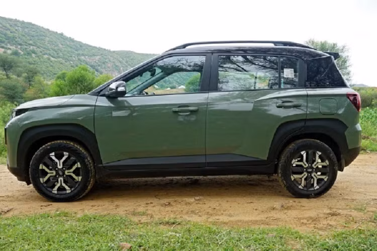 Cung cấp sức mạnh cho Exter tại thị trường Ấn Độ là hai tùy chọn động cơ. Thứ nhất là động cơ xăng 4 xi-lanh, hút khí tự nhiên, dung tích 1.2L cho công suất tối đa 83 mã lực và mô-men xoắn cực đại 114 Nm. Khối động cơ này đi kèm với hộp số sàn 5 cấp hoặc hộp số sàn tự động AMT.