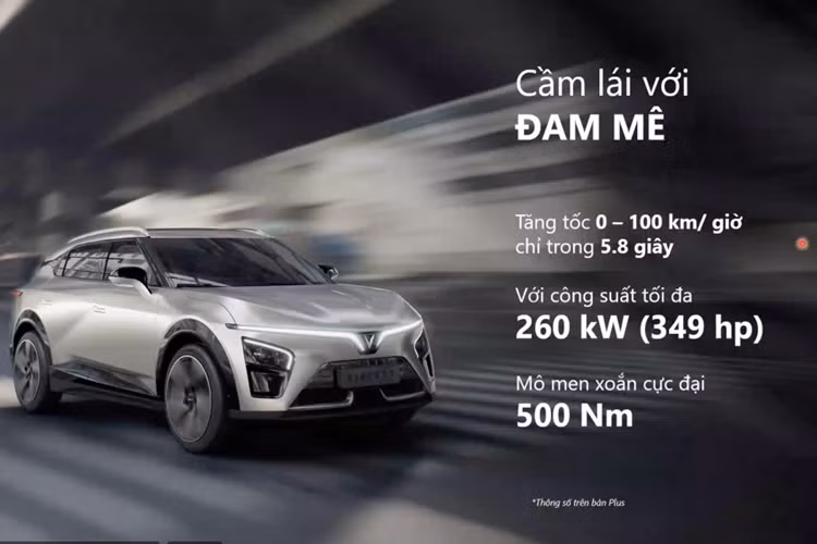 Cảnh báo mở cửa, phanh tự động khẩn cấp phía trước, hệ thống camera 360 độ,... Các tính năng khác sẽ được VinFast cập nhật miễn phí từ xa trong năm 2024.