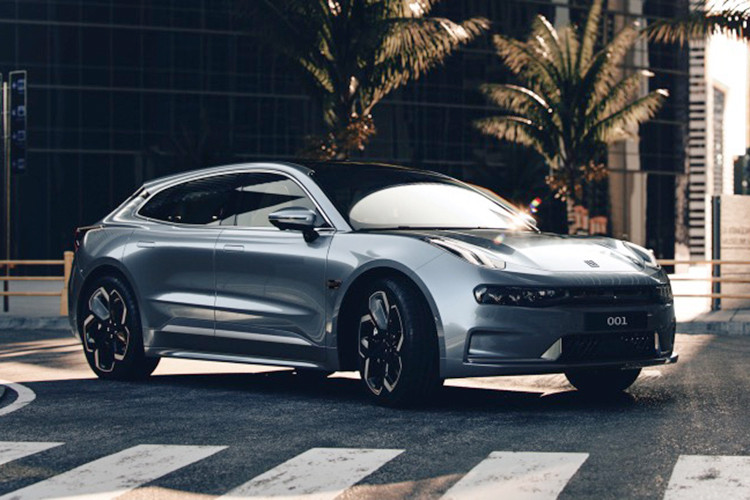 Việc bán trước mẫu SUV cỡ trung Zeekr 001 và Zeekr X bắt đầu vào tháng 6 tại Hà Lan và Thụy Điển với giá lần lượt là 59.490 euro và 44.990 euro.