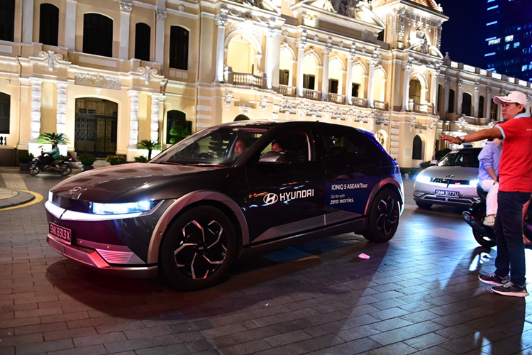 Bên cạnh đó, việc sử dụng xe điện thực hiện một hành trình xuyên qua đa quốc gia cũng là thông điệp mà Hyundai Motor muốn truyền tải về việc phát triển bền vững với những nguồn năng lượng xanh, năng lượng tái tạo, qua đó góp phần bảo vệ môi trường.