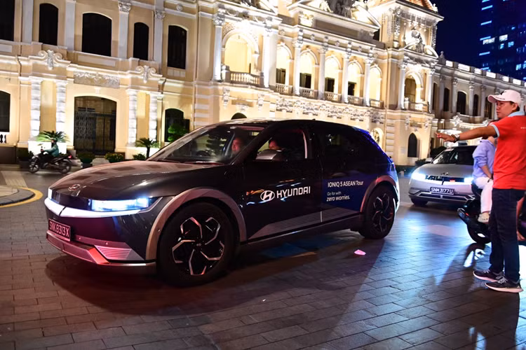 Bên cạnh đó, việc sử dụng xe điện thực hiện một hành trình xuyên qua đa quốc gia cũng là thông điệp mà Hyundai Motor muốn truyền tải về việc phát triển bền vững với những nguồn năng lượng xanh, năng lượng tái tạo, qua đó góp phần bảo vệ môi trường.