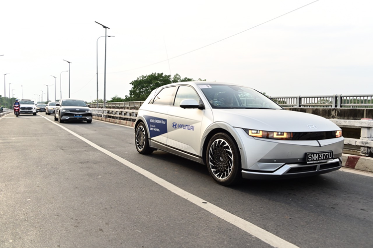 Anh Teo Swee Hwang, một thành viên của Hiệp hội ô tô Singapore (AAS) chia sẻ: “Khi được mời tham dự hành trình này, suy nghĩ đầu tiên của tôi là thực sự khó thực hiện được, bởi hạ tầng sạc điện cho xe ô tô hiện chưa phát triển nhiều ngay ở các nước phát triển chứ chưa nói đến các nước đang phát triển khác.