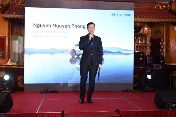 Tuy nhiên, khi tham dự hành trình này tôi mới thực sự thấy IONIQ 5 là chiếc xe đáng tin cậy như thế nào. IONIQ 5 với khả năng chia sẻ điện năng giúp tôi có thể tự mình làm những món ăn cho các thành viên trong đoàn, đây là điều tôi chưa từng nghĩ tới khi sở hữu chiếc xe”.