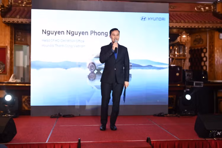 Tuy nhiên, khi tham dự hành trình này tôi mới thực sự thấy IONIQ 5 là chiếc xe đáng tin cậy như thế nào. IONIQ 5 với khả năng chia sẻ điện năng giúp tôi có thể tự mình làm những món ăn cho các thành viên trong đoàn, đây là điều tôi chưa từng nghĩ tới khi sở hữu chiếc xe”.