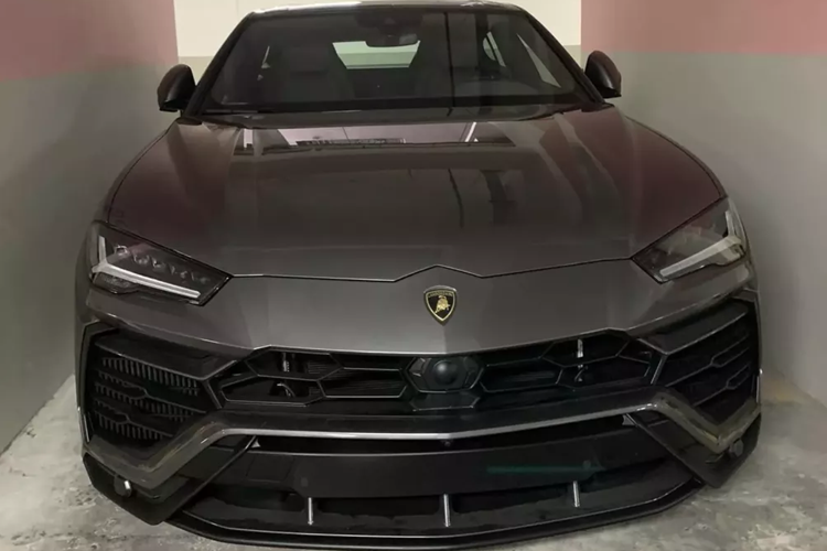 Số lượng dòng xe siêu SUV Lamborghini Urus tại Việt Nam đã trên 25 chiếc, trong số này, các đại gia Việt đang chú trọng đến 2 phiên bản, đó là hiệu suất cao mang tên gọi Performante và bản nâng cấp giữa vòng đời, gọi là Lamborghini Urus S.