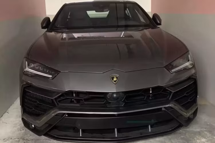 Số lượng dòng xe siêu SUV Lamborghini Urus tại Việt Nam đã trên 25 chiếc, trong số này, các đại gia Việt đang chú trọng đến 2 phiên bản, đó là hiệu suất cao mang tên gọi Performante và bản nâng cấp giữa vòng đời, gọi là Lamborghini Urus S.