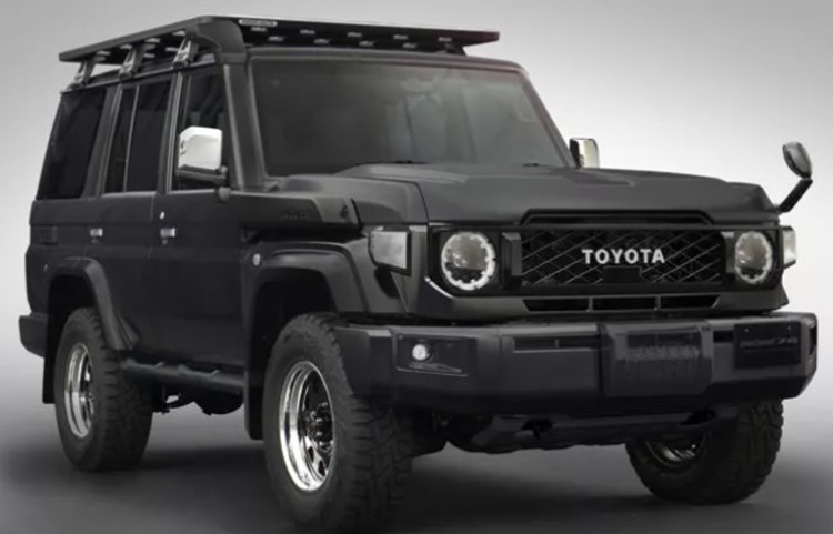 Cụ thể, mẫu xe Toyota Land Cruiser 70 2024 mới còn được trang bị thêm ống thở giúp việc vượt qua những khu vực nước sâu trở nên dễ dàng hơn. Cản trước của xe cũng được tinh chỉnh đi cùng gương chiếu hậu mới mạ crom.