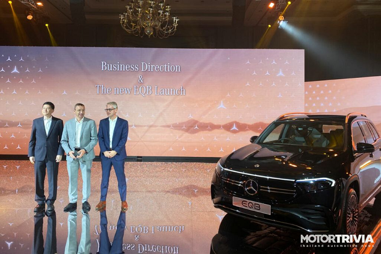 Mercedes-Benz Thái Lan gần đây đã tiết lộ kế hoạch kinh doanh năm 2023 của mình với tầm nhìn “Tham vọng dẫn đầu”. Theo đó, hãng sẽ bổ sung thêm 3 mẫu xe điện mới và mẫu xe đầu tiên được trình làng là chiếc SUV chạy điện Mercedes-Benz EQB 250 AMG Line 2023 mới.