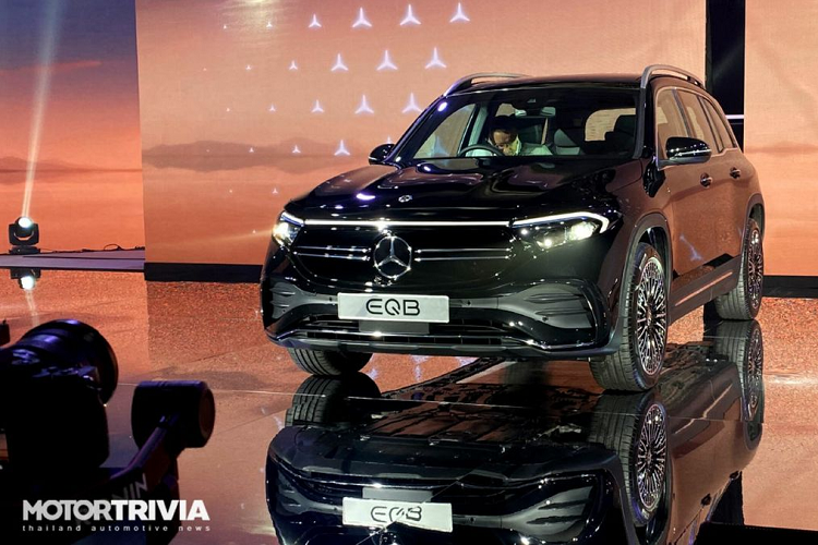 EQB 250 AMG Line là mẫu xe SUV 5 cửa với cabin 5 chỗ ngồi được Mercedes phát triển dựa trên nền tảng MFA2 hay còn gọi là Mercedes Front Antrieb Platform, hiện đang được sử dụng để sản xuất nhiều mẫu xe như A-Class, GLA-Class, GLB- Class hay EQA.