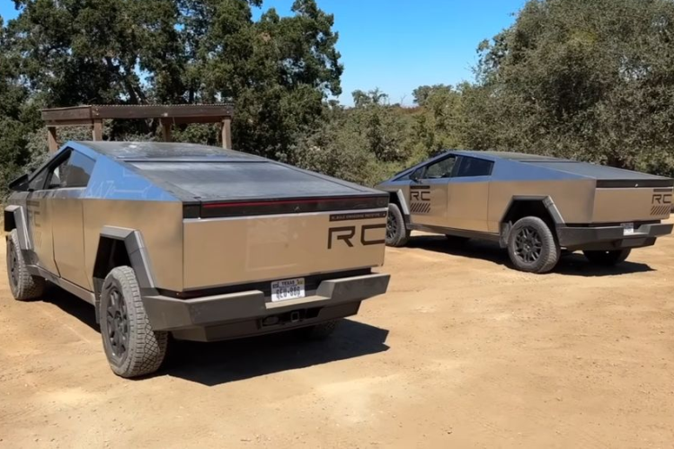 Cybertruck lần đầu tiên được Tesla công bố vào năm 2019. Tại thời điểm đó, hãng cho biết xe sẽ bắt đầu được sản xuất và bàn giao cho khách hàng từ 2021. Tuy nhiên, vì nhiều lý do khác nhau, mẫu bán tải này đã liên tục bị lùi lịch ra mắt.